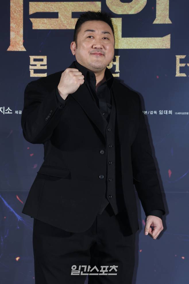 배우 마동석이 2일 오전 서울 광진구 롯데시네마 건대입구점에서 열린 영화 '거룩한 밤: 데몬 헌터스' 제작보고회에 참석해 포즈를 취하고 있다. 서병수 기자 qudtn@edaily.co.kr /2025.04.02/