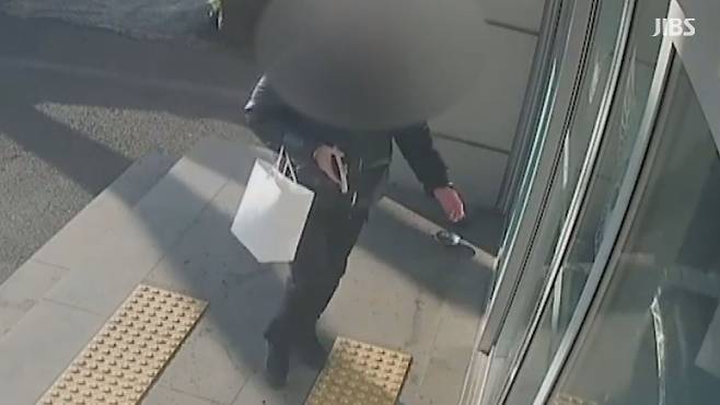 서귀포경찰서 성산파출소에 자수를 하러 온 호텔 중국인 강도살인 사건의 주범