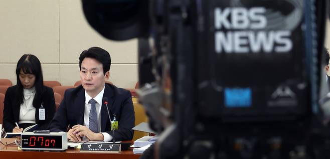 박장범 당시 KBS 사장 후보자가 지난해 11월18일 국회 인사청문회에서 의원 질의에 답하고 있는 모습. /뉴시스