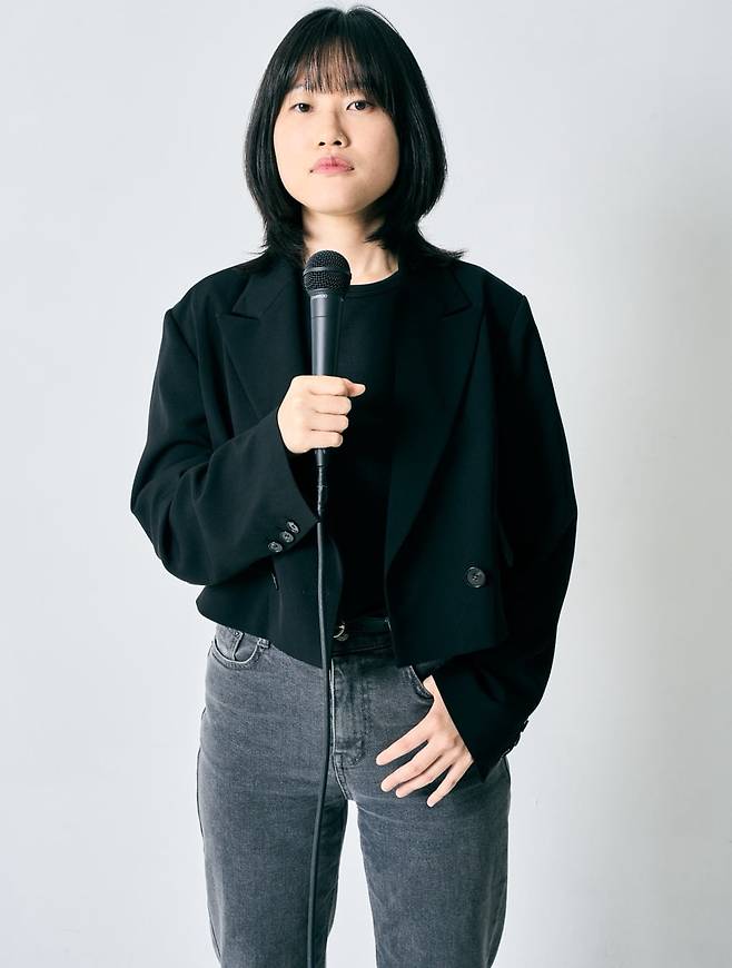 스탠드업 코미디언이자 소설가 원소윤. 민음사 제공