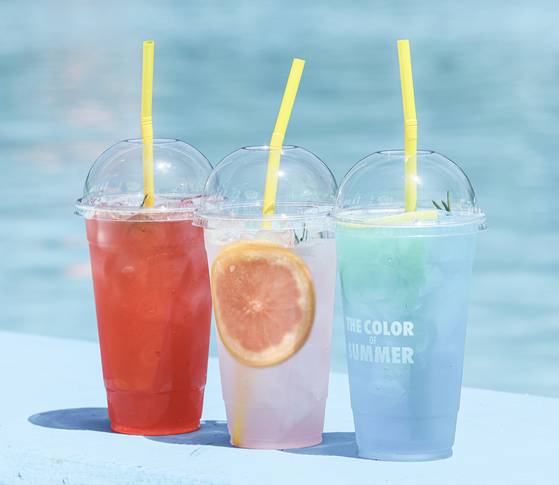 Watermelon ade, pink lychee ade and blue lemon ade served at Han River swimming pools [KIM KYOUNG-ROK]