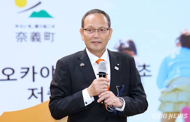 일본 나기초의 오쿠 마사치카 초장이 24일 경북도청에서 저출생 극복 성공 사례를 소개하고 있다. 최태욱 기자&nbsp;