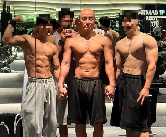 홍석천이 자기관리 끝판왕 면모를 선보였다. /사진=인스타그램 갈무리