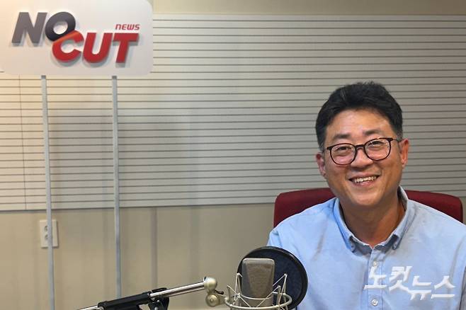 제주도 동물위생시험소 동물보호센터의 박성훈 팀장. 박혜진 아나운서