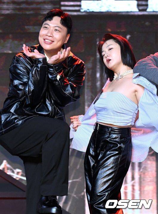 [OSEN=이대선 기자] 14일 오전 서울 동대문 브이스페이스에서 넷플릭스 예능 ‘코미디 리벤지’ 제작발표회가 열렸다.‘코미디 리벤지​’는 ‘코미디 로얄’ 우승팀 이경규팀이 판을 깔고 K-코미디 대표주자들이 각잡고 웃음 터뜨리는 코미디 컴피티션이다.코미디언 이상준, 박나래, 황제성이 포토타임을 가지고 있다. 2024.10.14 /sunday@osen.co.kr