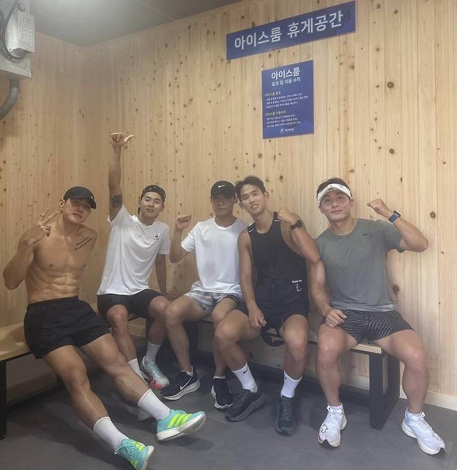 아이스방 안에서 더위를 식히는 근대5종 선수들 [진천선수촌 제공. 재판매 및 DB 금지]