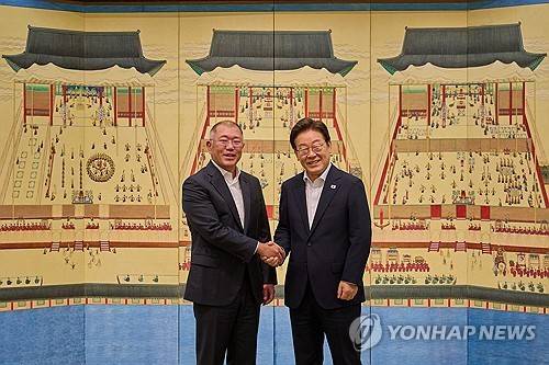 이재명 대통령과 만난 현대차그룹 정의선 회장  [연합뉴스 자료사진]