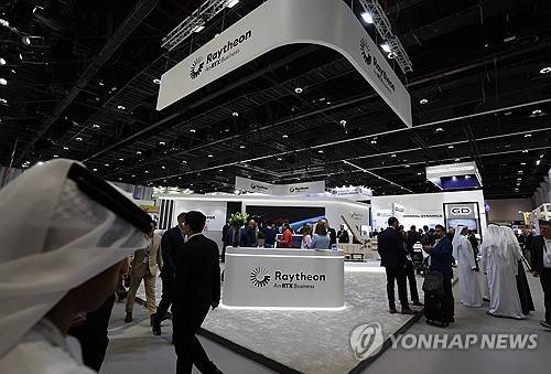 국제 국방산업 전시회의 레이시온 부스 [EPA 연합뉴스 자료사진. 재판매 및 DB 금지]