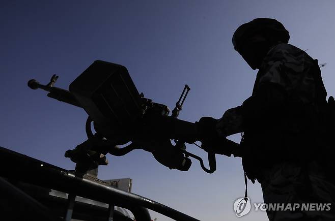 예멘 반군 후티의 기관총 사수(기사와 직접 관련 없음) [EPA 연합뉴스 자료사진 재판매 및 DB 금지]