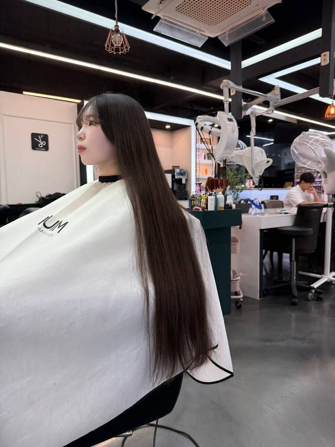 소아암 환자를 위해 60cm에 달하는 자신의 모발을 기부한 대학생 김예진 씨. 사진=남동구청