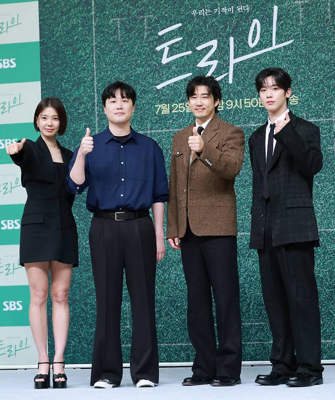 배우 임세미(왼쪽부터)와 장영석 감독, 윤계상, 김요한(사진=뉴스1)