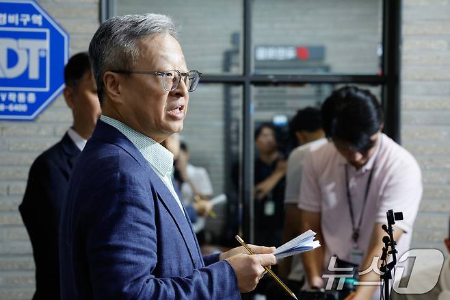유일준 국민의힘 당무감사 위원장이 25일 서울 여의도 중앙당사에서 제21대 대통령선거 당시 김문수-한덕수 후보 교체 시도 관련 당무감사 결과 브리핑을 하고 있다. ⓒ News1 안은나 기자