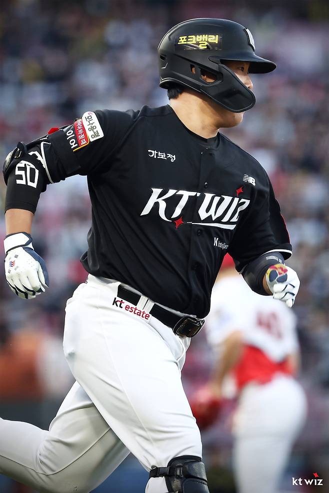 KT 강백호가 광주-기아 챔피언스 필드에서 열린 2025 KBO리그 KIA전에서 안타를 때리고 있다. 사진 | KT 위즈