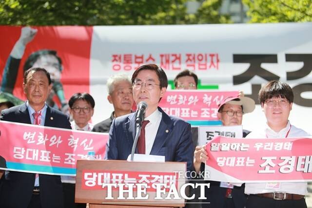 25일 오후 부산시청 앞 광장에서 조경태 국민의힘 의원이 당대표 출정식에 참석해 발언하고 있다. /박호경 기자