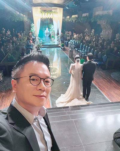 결혼 전도사 김태균은 매월 추첨에서 당첨된 커플의 결혼식 사회를 보고 가수로도 활동하는 매니저가 축가를 부르는 이벤트를 진행한다.&nbsp;