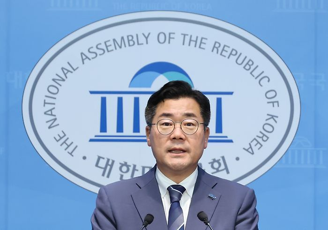 박찬대 더불어민주당 대표 후보가 17일 국회 소통관에서 '내란 10적 등 제2의 5공 청문회 추진' 기자회견을 하고 있다. ⓒ뉴시스