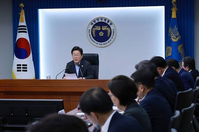 이재명 대통령이 24일 서울 용산 대통령실 청사에서 열린 수석·보좌관회의에서 발언하고 있다. ⓒ뉴시스