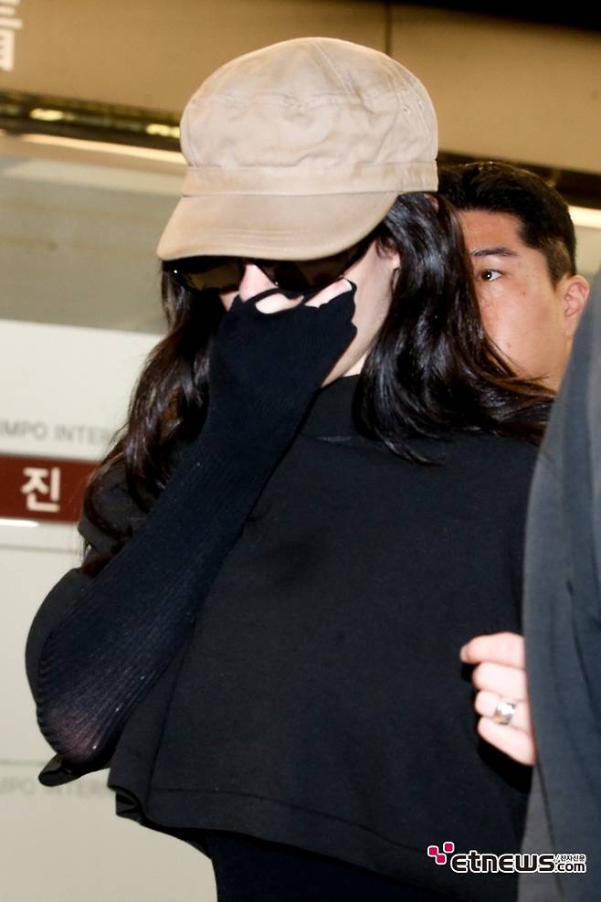 [ET포토] 비앙카 센소리, '글래스와 손으로 가린 얼굴'