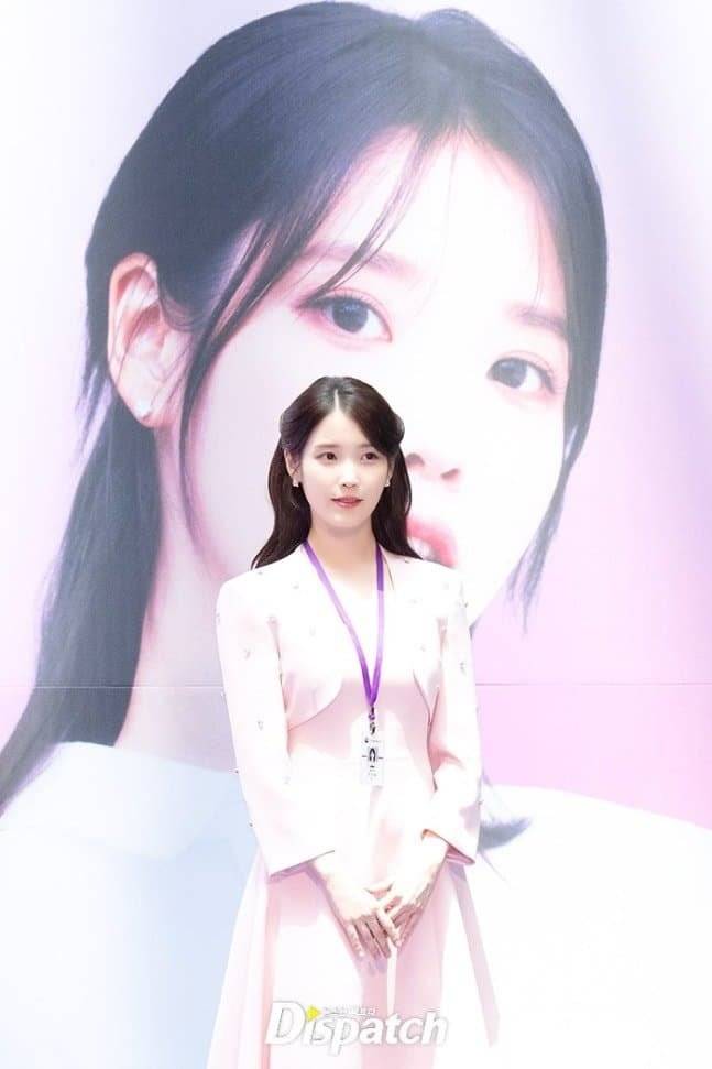 IMG_1975.jpeg 오늘자 인천공항 홍보대사된 아이유.mp4