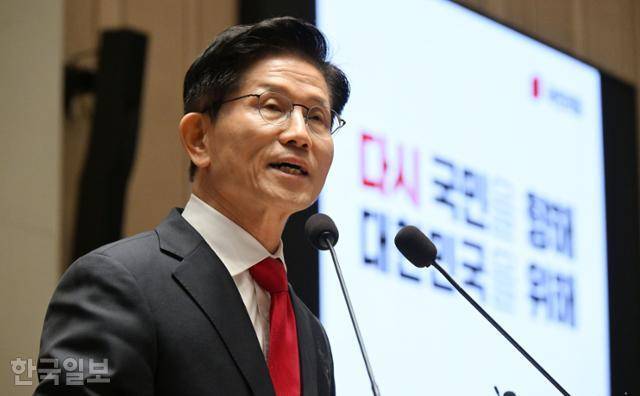 김문수 당시 국민의힘 대선 후보가 5월 9일 국회에서 열린 의원총회에서 발언하고 있다. 김 후보는 이날 "이런 단일화에 응할 수 없고, 내가 나서서 승리하겠다”고 사실상 단일화를 거부했다. 고영권 기자