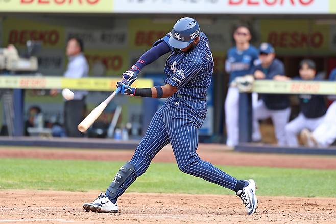 삼성 외국인 타자 르윈 디아즈의 타격 임팩트 모습. 삼성 제공