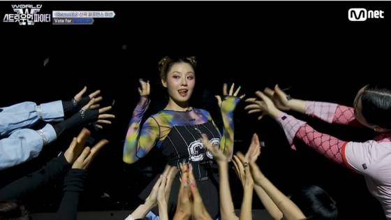 리정은 Mnet, '월드 오브 스트릿 우먼파이터'의 글로벌 아티스트 퍼포먼스 미션에서 팀 범접의 센터로 퍼포먼스를 펼쳤다. 사진 Mnet