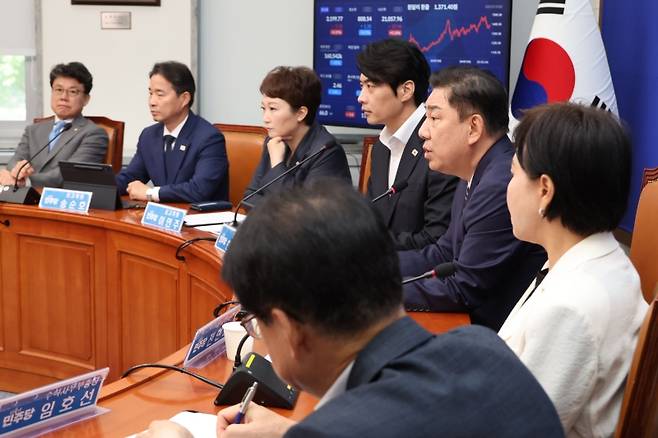 ▲ 더불어민주당 김병기 당대표 직무대행 겸 원내대표가 25일 서울 여의도 국회에서 열린 최고위원회의에서 발언하고 있다 [연합뉴스]