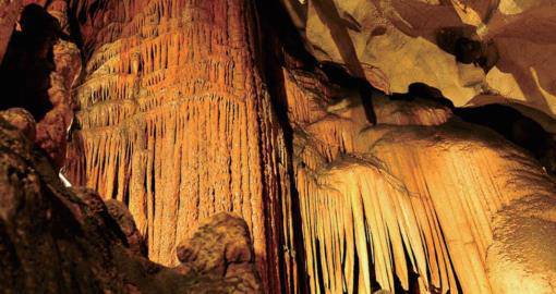 단양 고수동굴. 석회암이 지하수에 용해(용식)돼  형성됐다. 환경부 제공