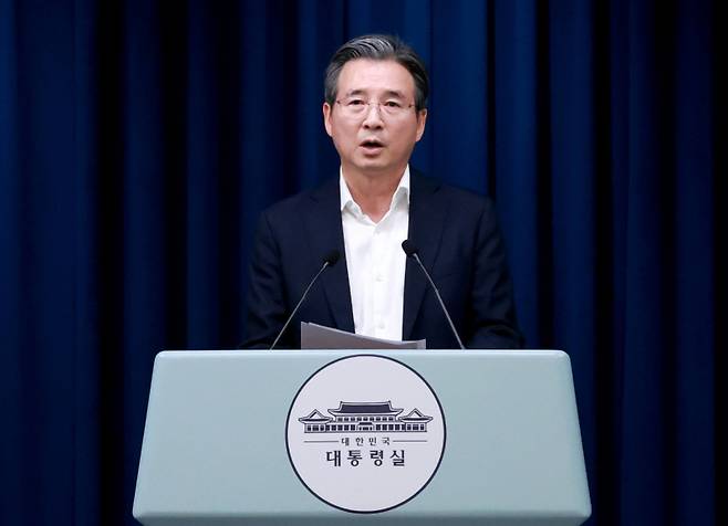 김용범 대통령실 정책실장이 25일 서울 용산 대통령실 청사에서 브리핑을 하고 있다. 연합뉴스