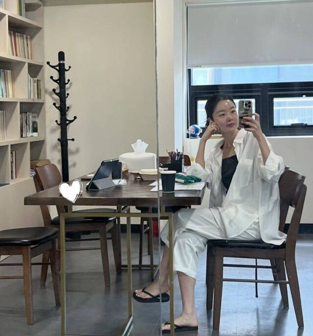 한선화가 일상에서도 빛나는 물광 미모를 자랑했다. / 한선화 인스타그램 캡처