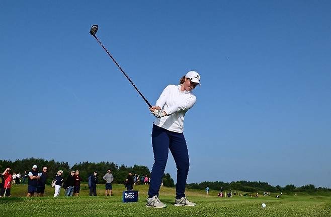 1라운드 도중 티샷을 하고 있는 로티 워드. [사진=LPGA]
