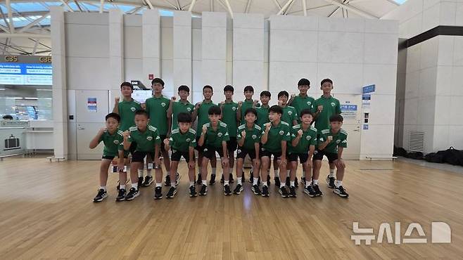 [서울=뉴시스]중국 퓨처 챔피언스컵에 참가하는 전북 현대 유스팀. (사진=전북 현대 제공)