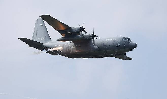 공군 C-130 수송기. 연합뉴스