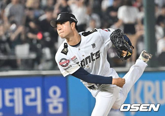 [OSEN=부산, 이석우 기자] 27일 부산 사직야구장에서 2025 신한 SOL 뱅크 KBO 리그 롯데 자이언츠와 KT 위즈의 경기가 열렸다. 홈팀 롯데는 이민석이, 방문팀 삼성은 고영표가 선발 출전했다.롯데 자이언츠 윤성빈이 역투하고 있다. 2025.06.27 / foto0307@osen.co.kr