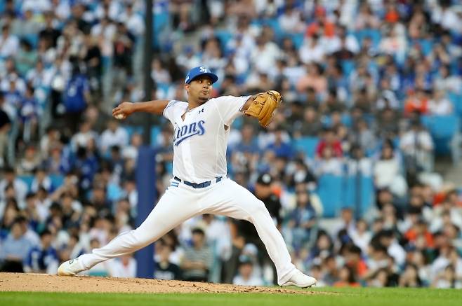 ‘KBO리그 데뷔전’ 역투하는 삼성 가라비토 - (대구=뉴스1) 공정식 기자 = 26일 오후 대구 수성구 삼성라이온즈파크에서 열린 프로야구 ‘2025 신한 SOL뱅크 KBO 리그’ 한화 이글스와 삼성 라이온즈의 경기, 삼성 선발 가라비토가 역투하고 있다. 2025.6.26/뉴스1