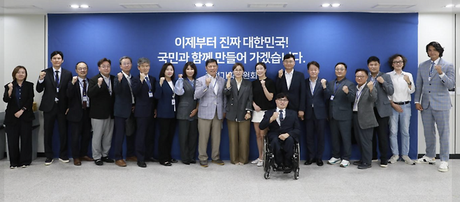 대통령 직속 국정기획위원회 사회2분과 스포츠 분야 간담회를 마친 뒤 찍은 기념 사진. 임오경 의원 페이스북
