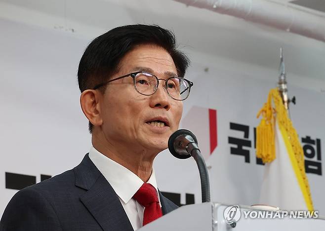 김문수, 당 대표 출마 선언 (서울=연합뉴스) 김주형 기자 = 국민의힘 김문수 전 대선후보가 20일 서울 여의도 당사에서 당 대표 출마 선언을 하고 있다. 2025.7.20 kjhpress@yna.co.kr