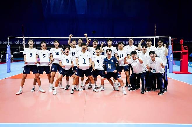 쿠바와 첫 경기에서 완승한 한국 U-19 남자배구 대표팀  [FIVB 홈피 캡처. 재판매 및 DB 금지]