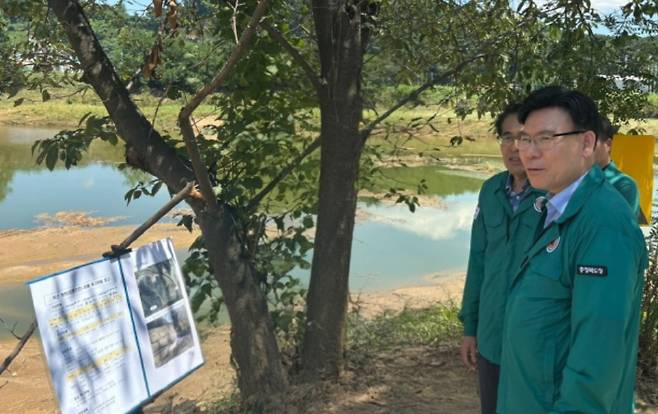 유실현장 살피는 이동욱 행정부지사 [충북도 제공]