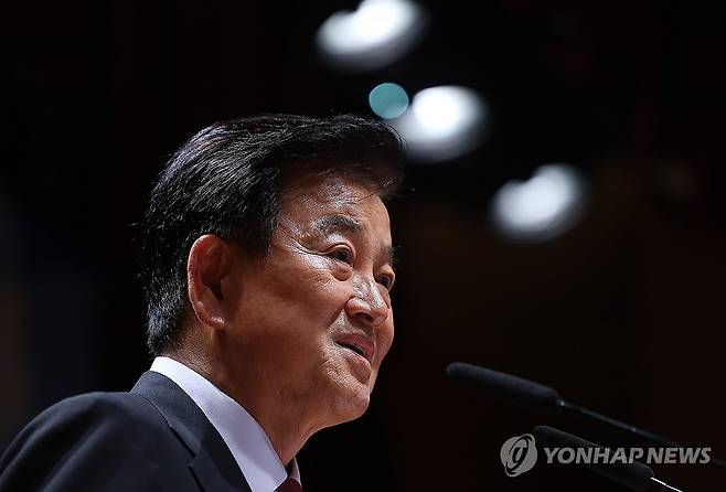 취임사하는 정동영 신임 통일부 장관 (서울=연합뉴스) 김도훈 기자 = 정동영 신임 통일부 장관이 25일 서울 종로구 정부서울청사 별관에서 열린 취임식에서 취임사를 하고 있다. 2025.7.25 superdoo82@yna.co.kr