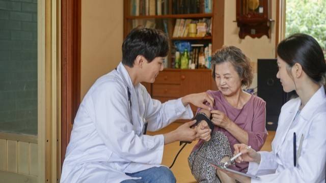 의료 사각지대에 있는 환자에게 방문 진료는 큰 도움이 된다｜출처: 게티이미지뱅크