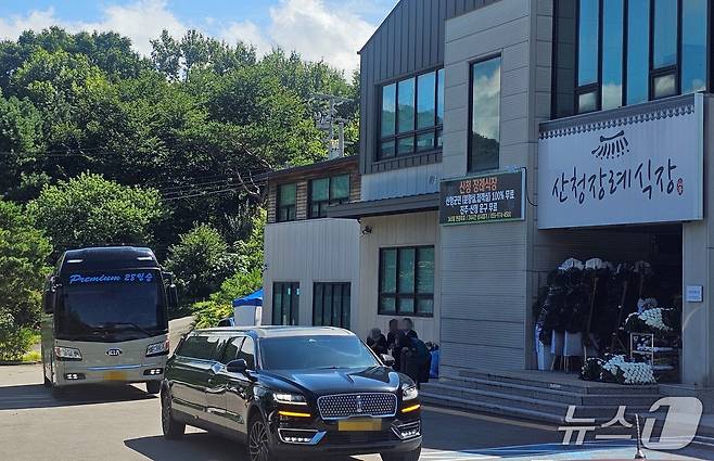 산청 산사태로 목숨을 잃은 고인의 발인이 22일 산청장례식장에서 진행됐다. 2025.7.22/뉴스1 한송학기자