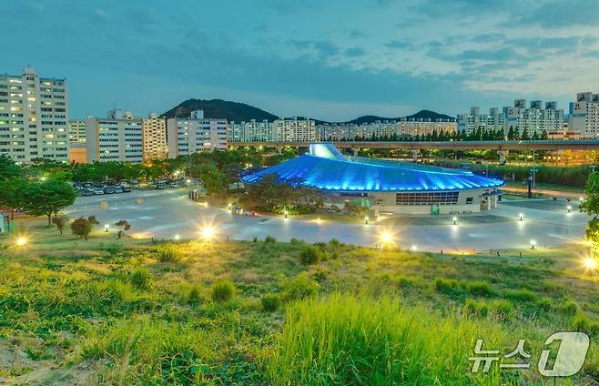 유네스코 세계유산인 김해 대성동 고분군과 대성동고분박물관.(김해시 제공. 재판매 및 DB금지)