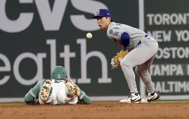 김혜성이 수비를 하고 있다. 사진 | AP 연합뉴스