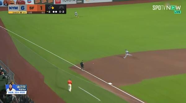 3루수 옆을 꿰뚫는 이정후의 타구. ⓒSPOTV 중계화면 캡처
