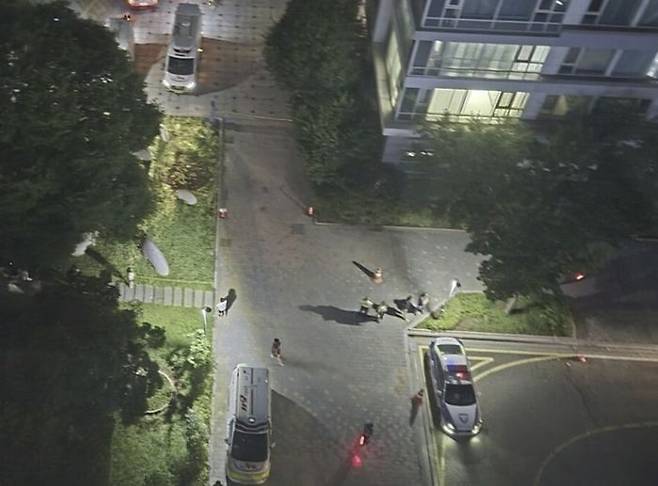 총기 사건 현장에 출동한 경찰과 소방 당국.ⓒ연합뉴스