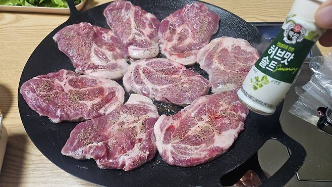 20250725_214841.jpg 저녁 돼지목살 구워 한잔