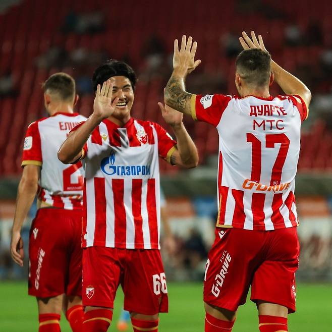 설영우가 11일 열린 노비 파자르와의 2024~25 수페르리가 4라운드에서 득점 후 환호하고 있다. 사진=즈베즈다 SNS