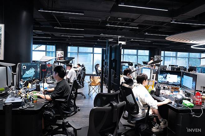 ▲ 검정색 나뭇잎을 쓰는 S-게임 개발자들