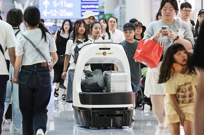 이동 속도가 사람이 많은 구역에서 느려지긴 했으나 비교적 잘 운행했다.